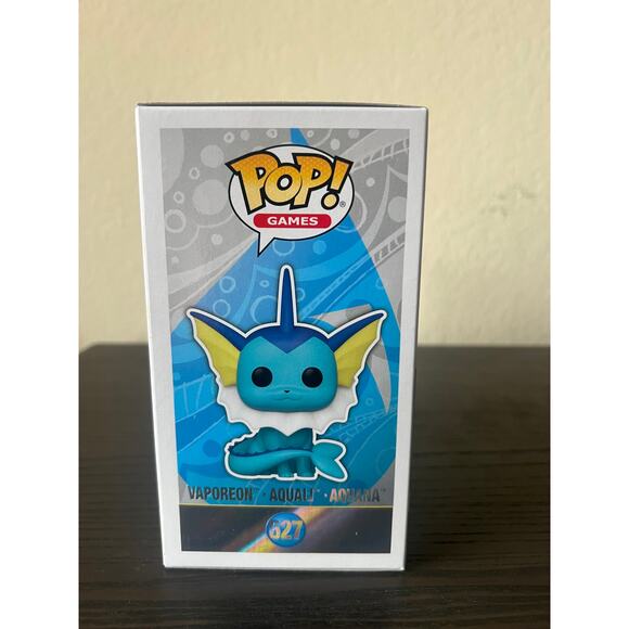EXCLUSIVE PEARLESCENT Vaporeon Funko Pop #627 Pokemon Games Nintendo Pokecenter - Picture 2 of 6